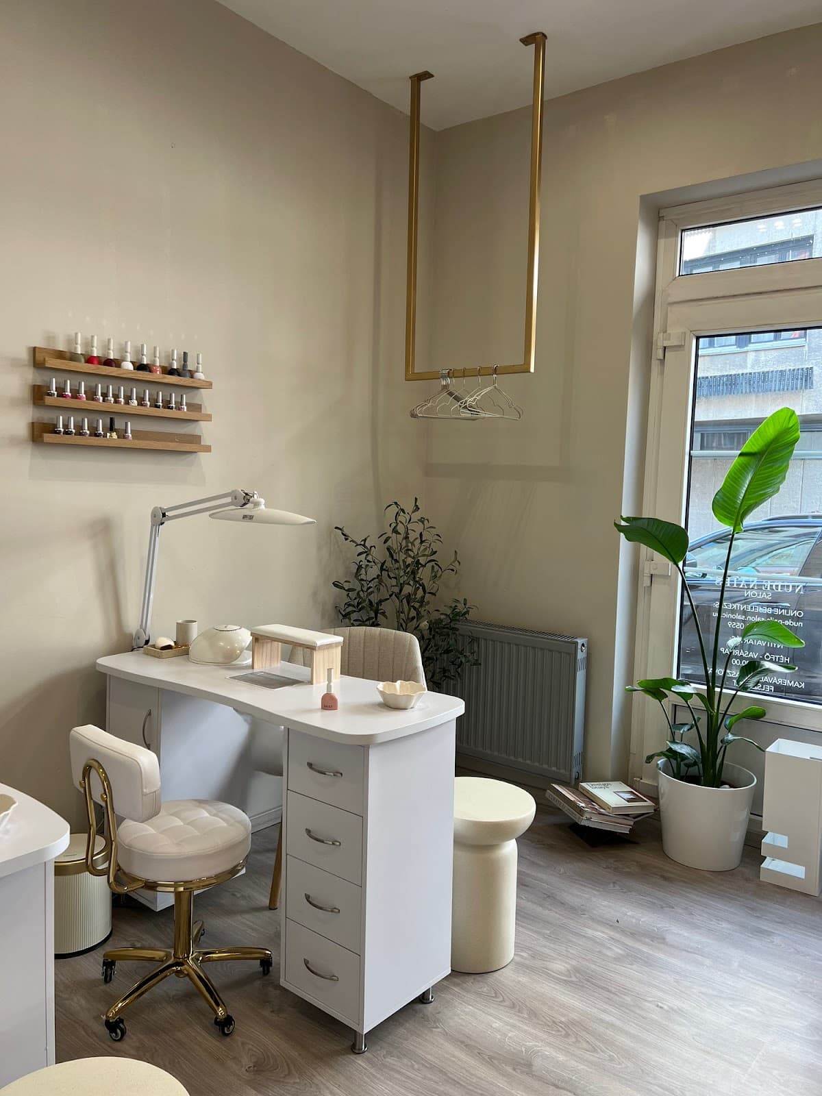 NUDE NAILS SALON
