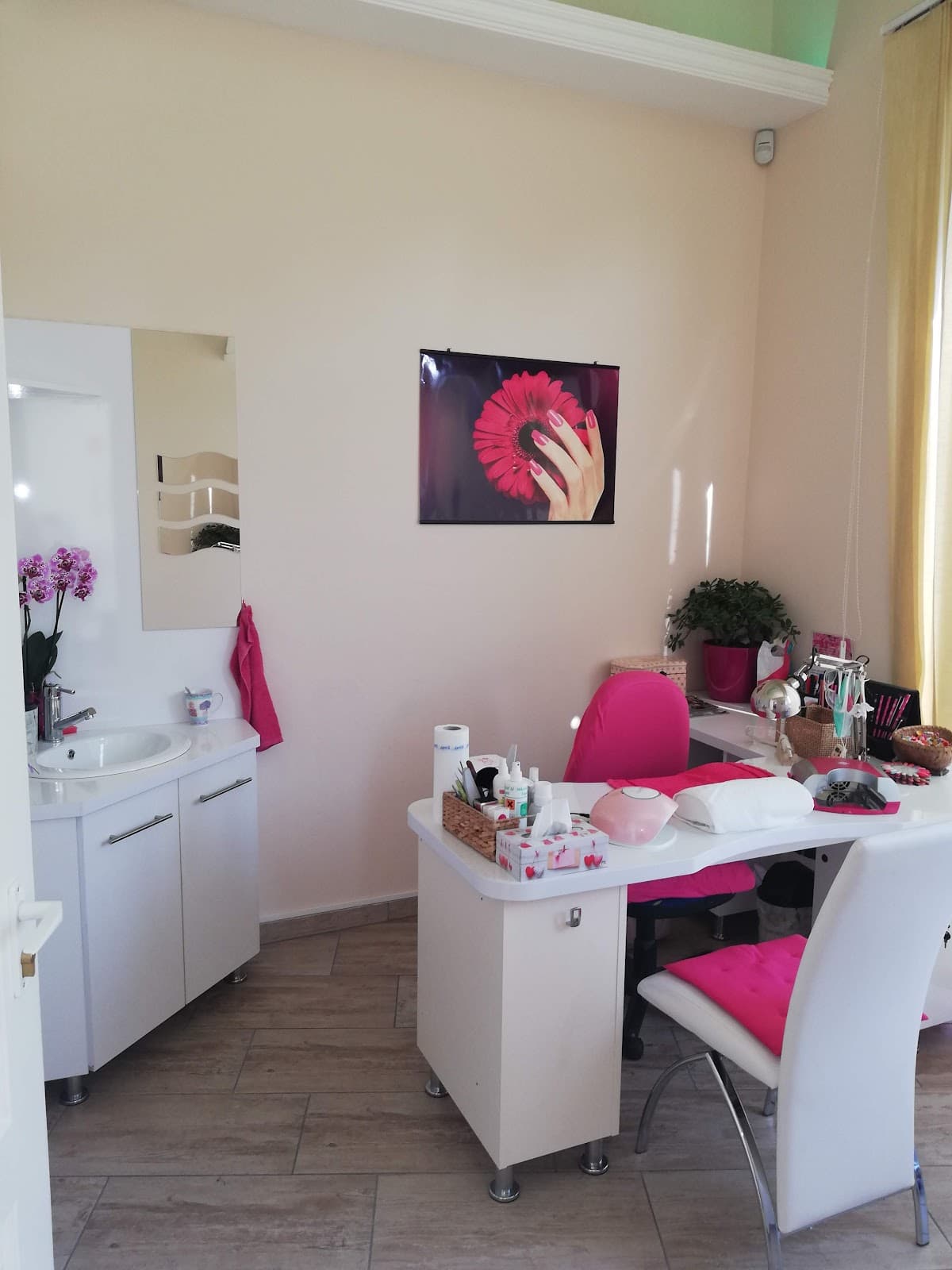 Trend szépségszalon - Home Center