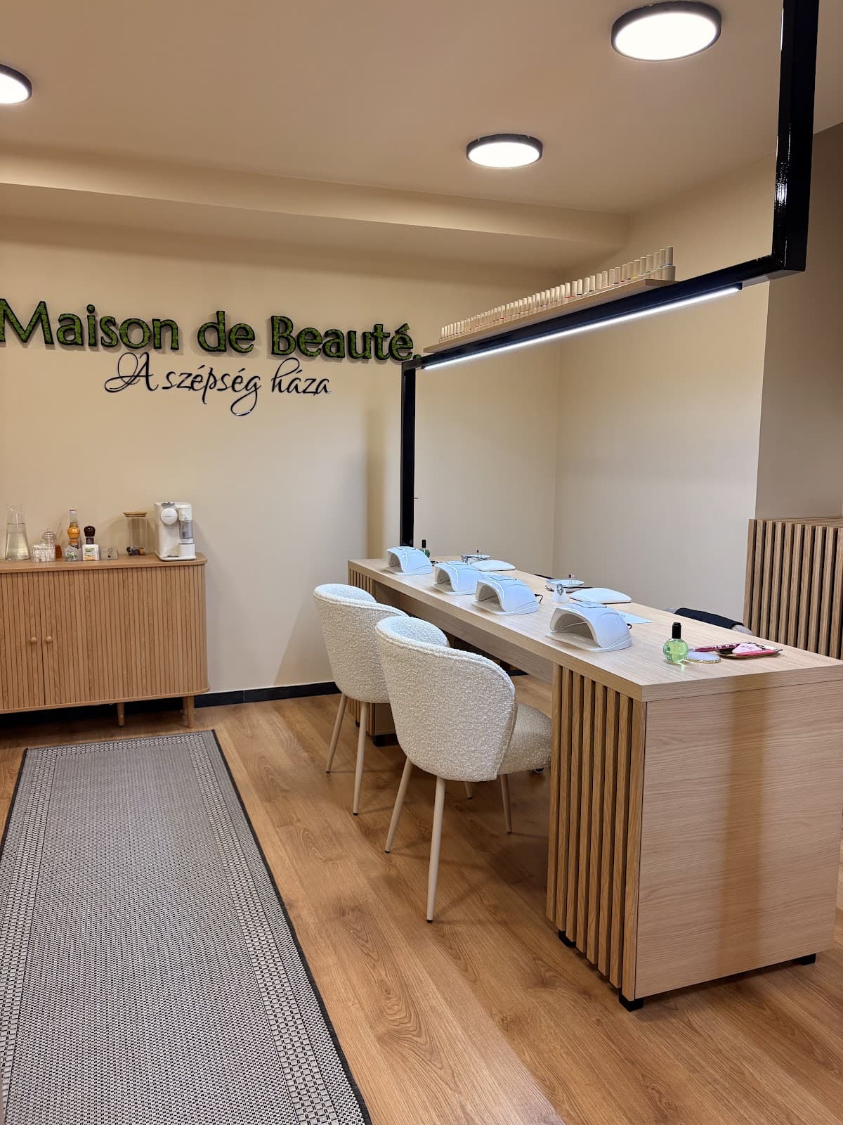 Maison de Beauté III.