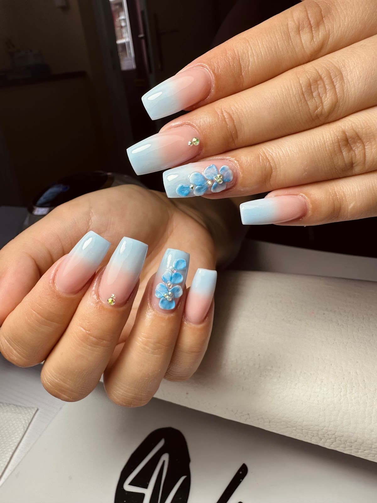 Nail Station