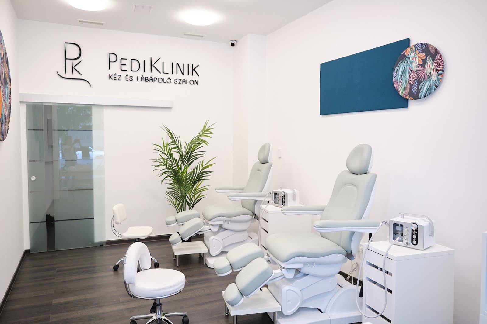 PediKlinik BUDA Pedikűr, Gyógypedikűr, Manikűr, Géllakk szalon