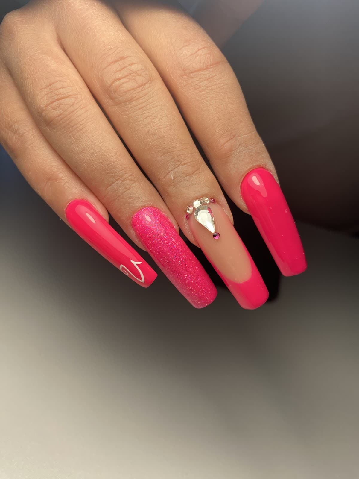 D&D mani-pedi Studio