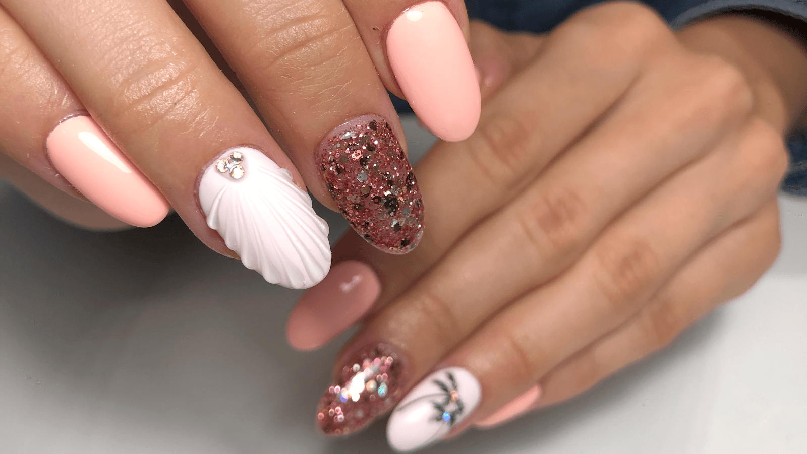 Édelmann Blanka kézápoló és műkörömépítő / nailartist