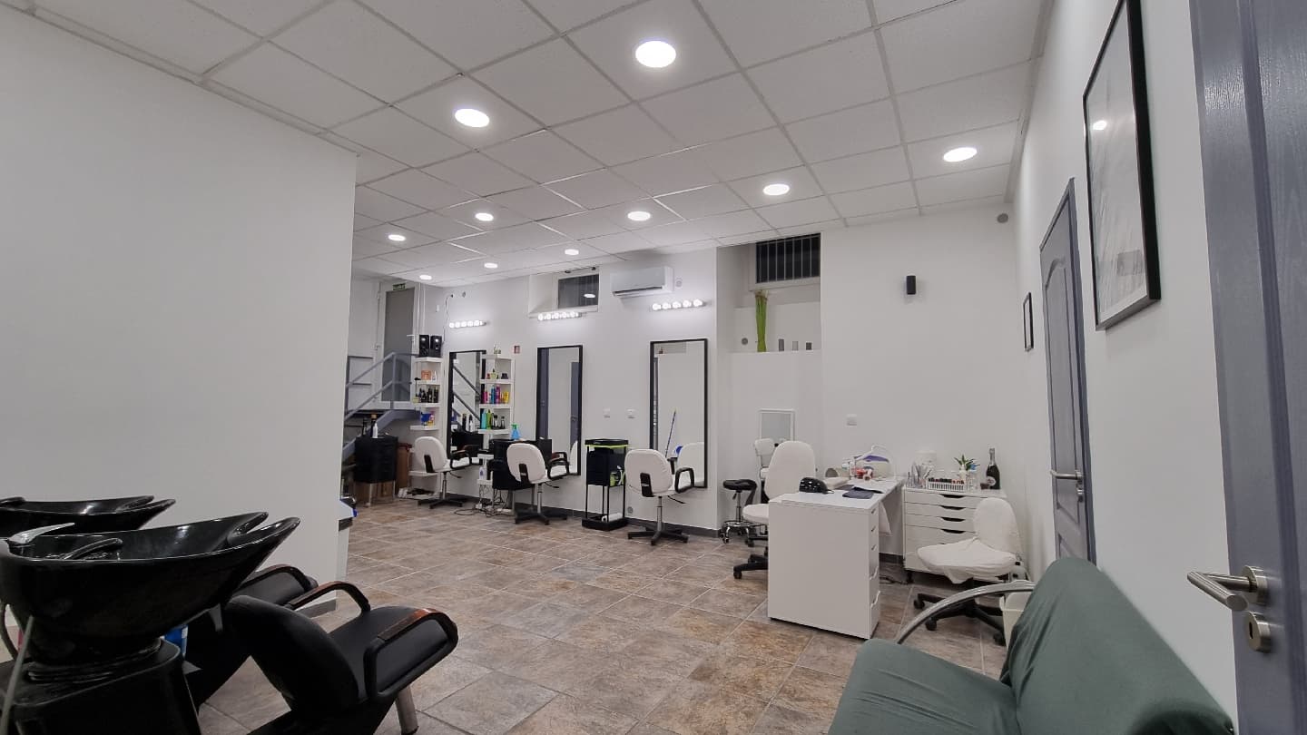 B72 Beauty Salon