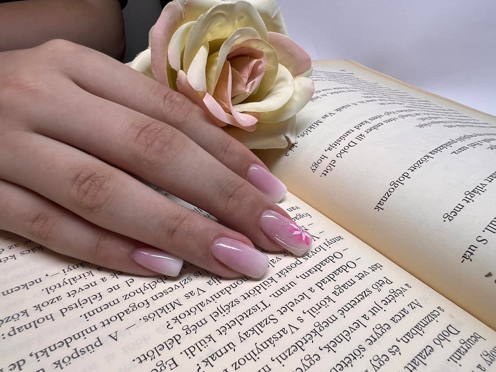 Nena Shine Nail Art Studio